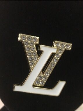 Fashion Jewelry Gold and White Crystal Brooch